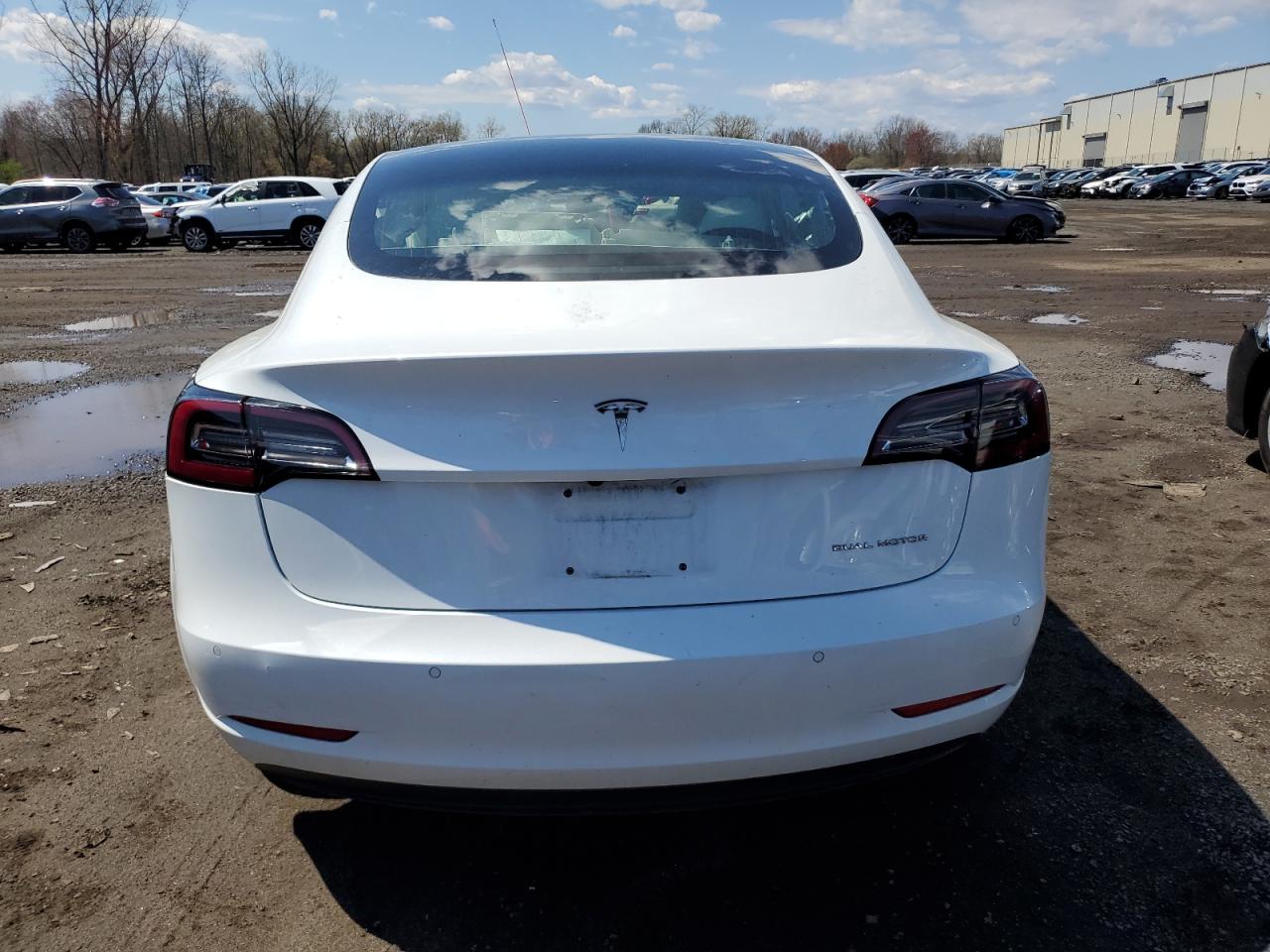 Photo 5 VIN: 5YJ3E1EB3JF098152 - TESLA MODEL 3 