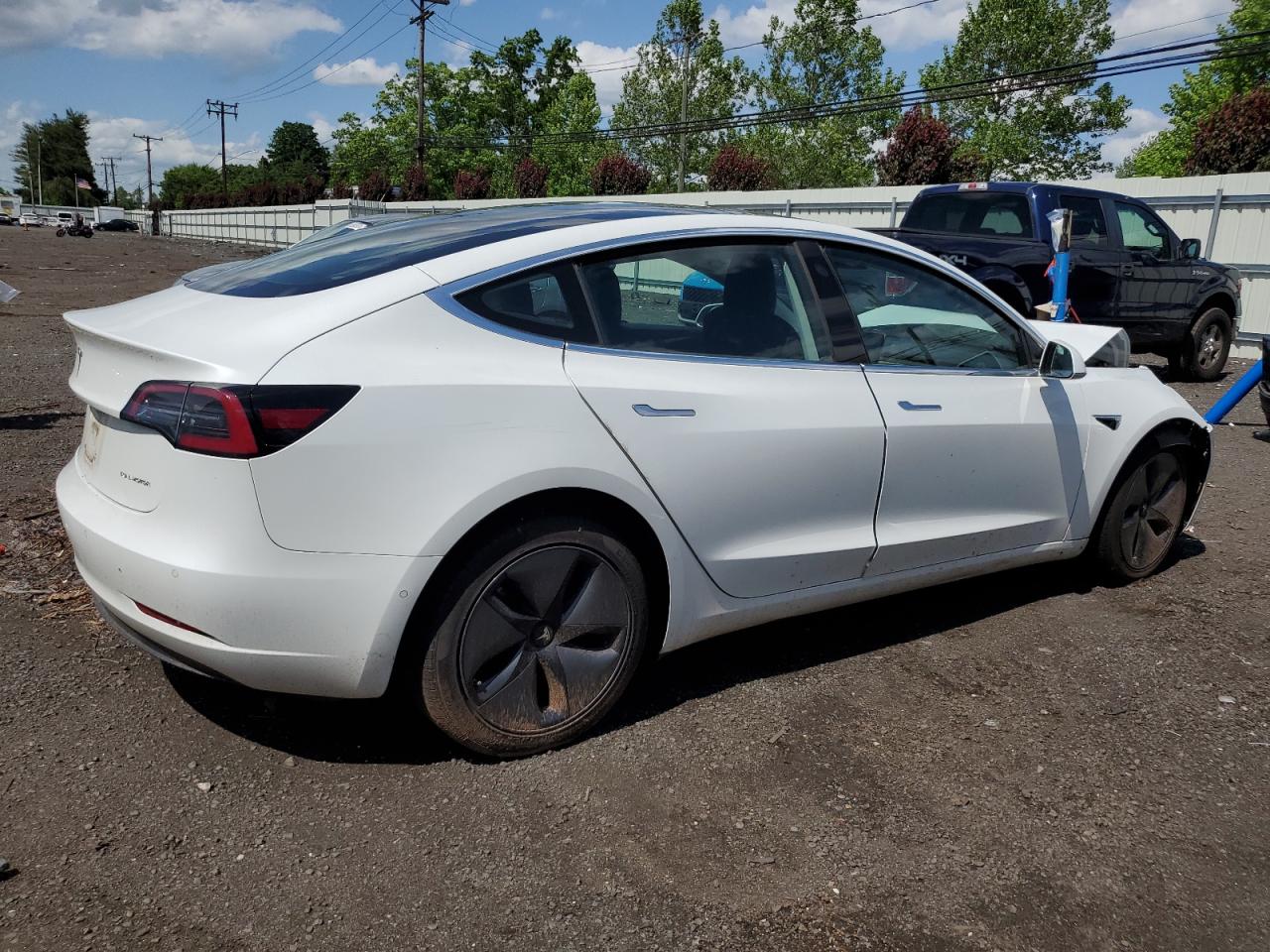 Photo 2 VIN: 5YJ3E1EB3JF115533 - TESLA MODEL 3 