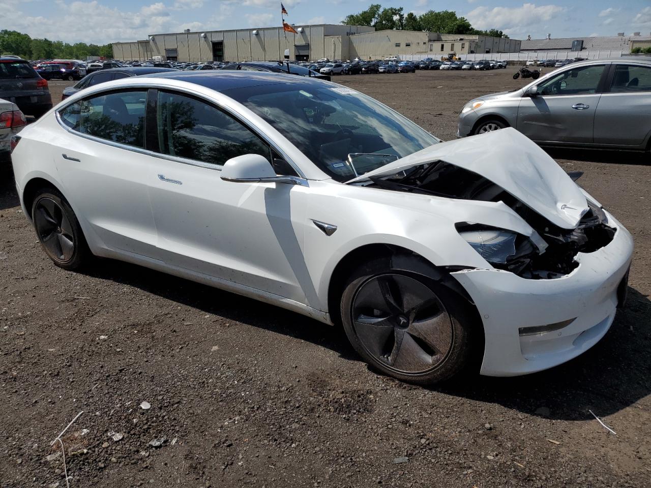 Photo 3 VIN: 5YJ3E1EB3JF115533 - TESLA MODEL 3 