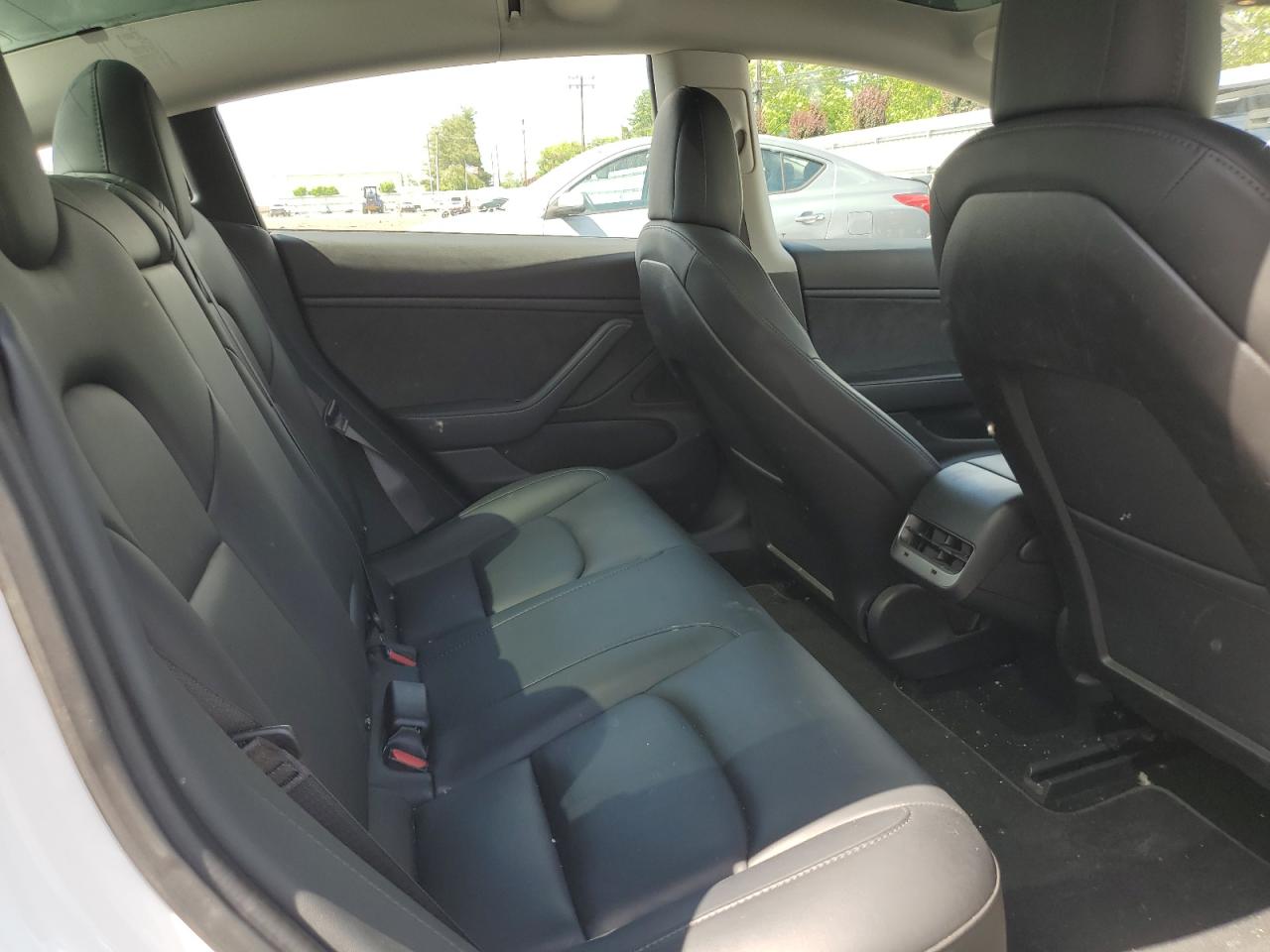 Photo 9 VIN: 5YJ3E1EB3JF115533 - TESLA MODEL 3 