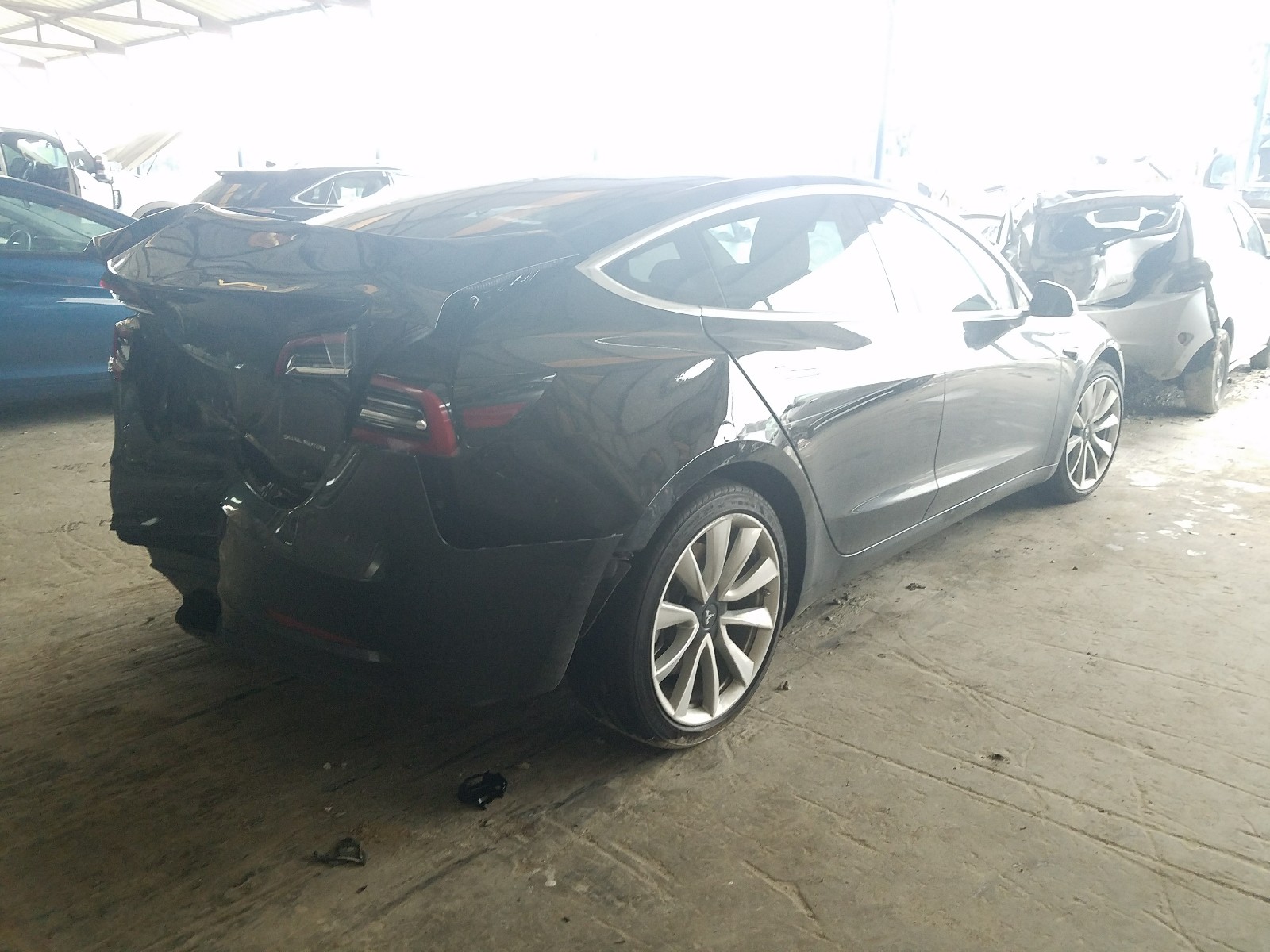 Photo 3 VIN: 5YJ3E1EB3JF116424 - TESLA MODEL 3 