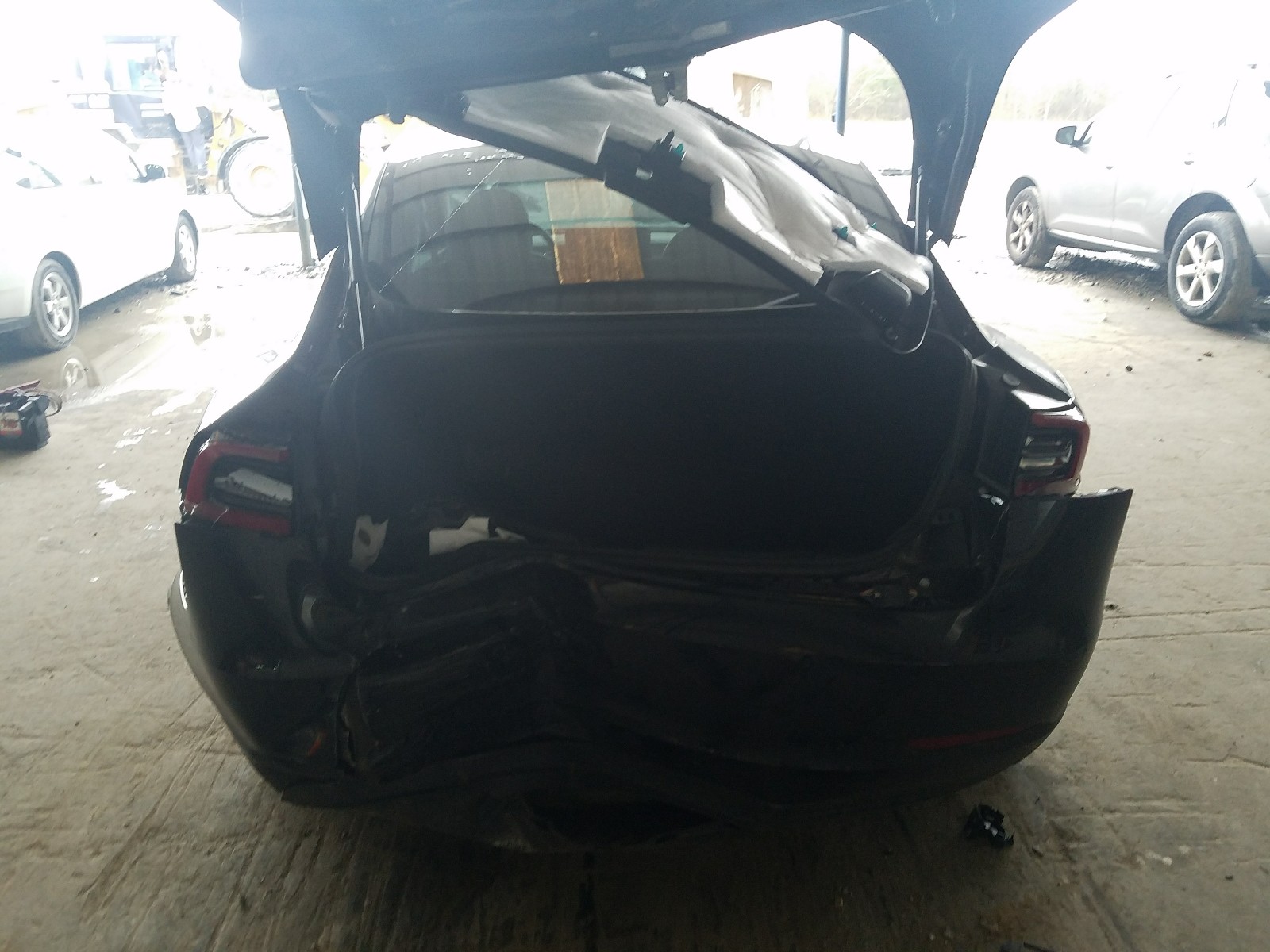 Photo 8 VIN: 5YJ3E1EB3JF116424 - TESLA MODEL 3 