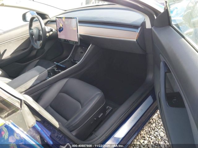 Photo 4 VIN: 5YJ3E1EB3JF185520 - TESLA MODEL 3 