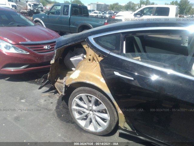 Photo 5 VIN: 5YJ3E1EB3KF213947 - TESLA MODEL 3 