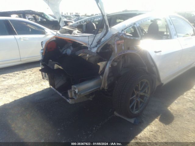 Photo 5 VIN: 5YJ3E1EB3KF368319 - TESLA MODEL 3 