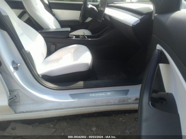 Photo 4 VIN: 5YJ3E1EB3KF421973 - TESLA MODEL 3 