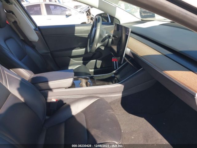 Photo 4 VIN: 5YJ3E1EB3KF511740 - TESLA MODEL 3 