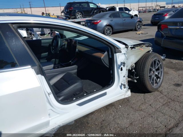 Photo 5 VIN: 5YJ3E1EB3KF511740 - TESLA MODEL 3 