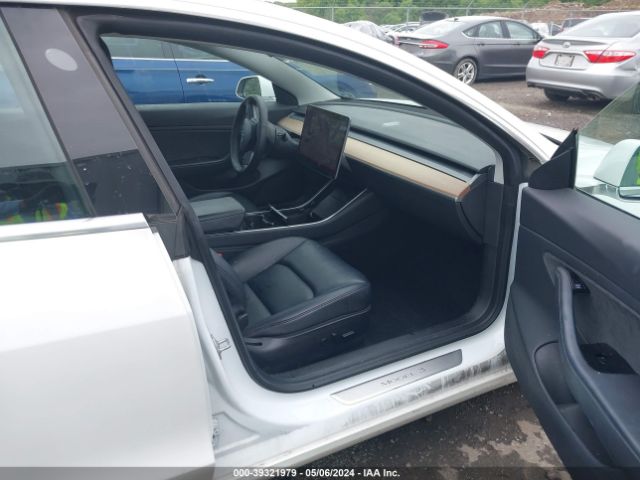 Photo 4 VIN: 5YJ3E1EB3LF618823 - TESLA MODEL 3 