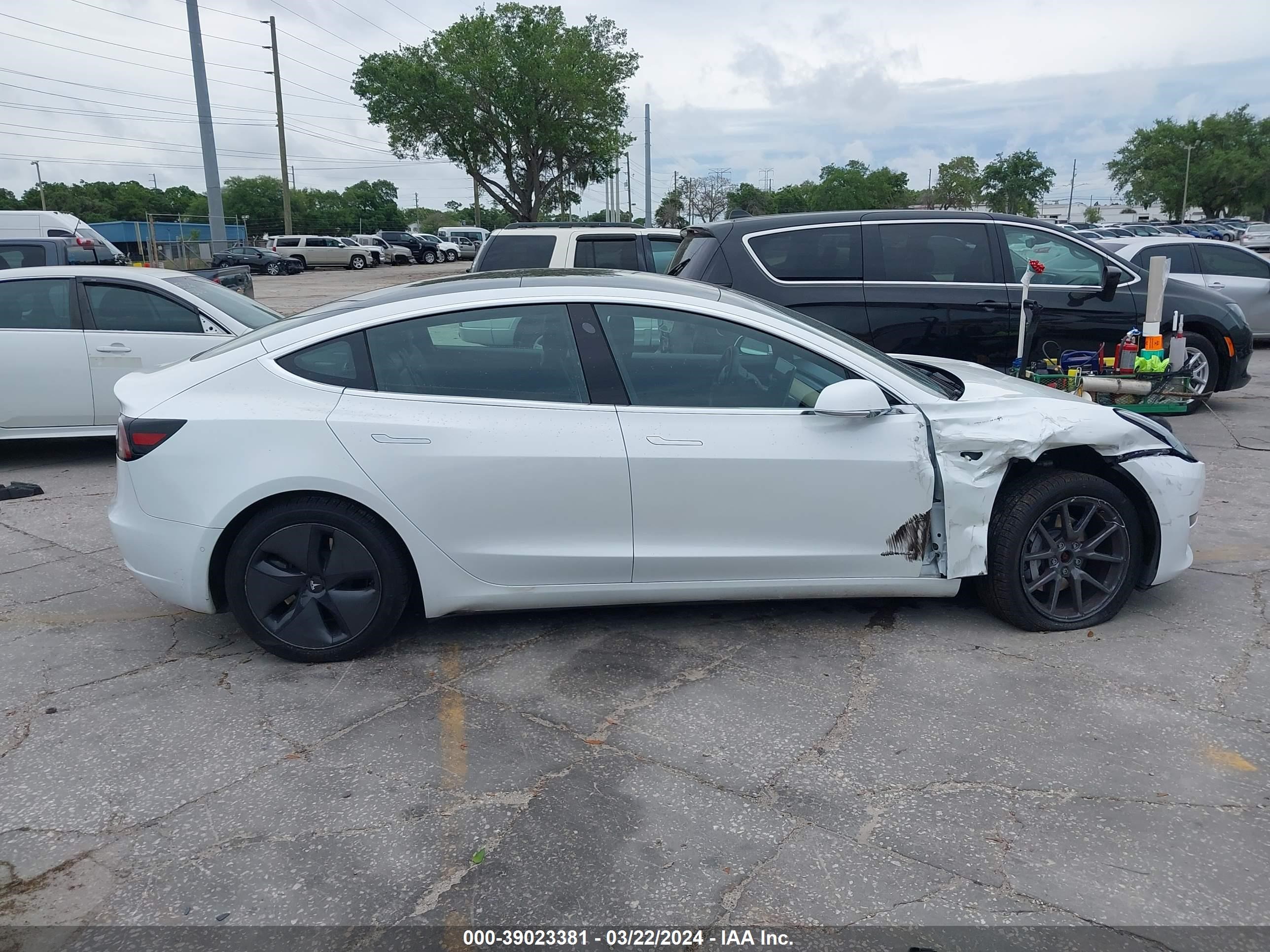 Photo 11 VIN: 5YJ3E1EB3LF619714 - TESLA MODEL 3 