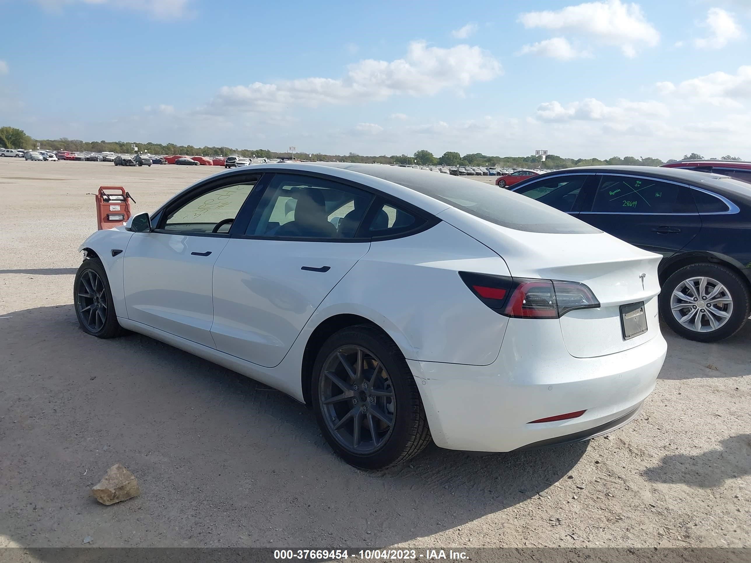 Photo 2 VIN: 5YJ3E1EB3MF928200 - TESLA MODEL 3 