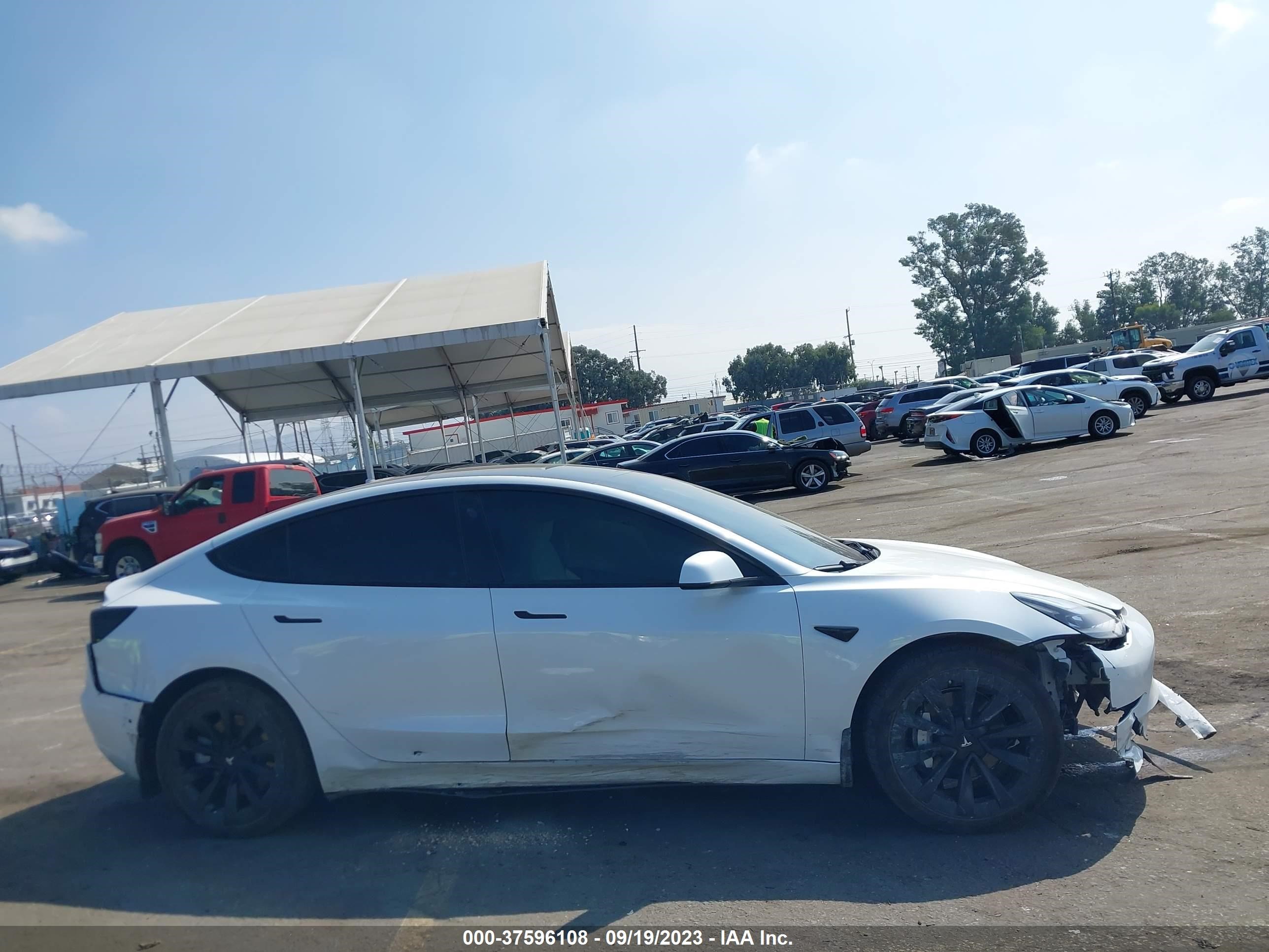 Photo 10 VIN: 5YJ3E1EB3NF266846 - TESLA MODEL 3 