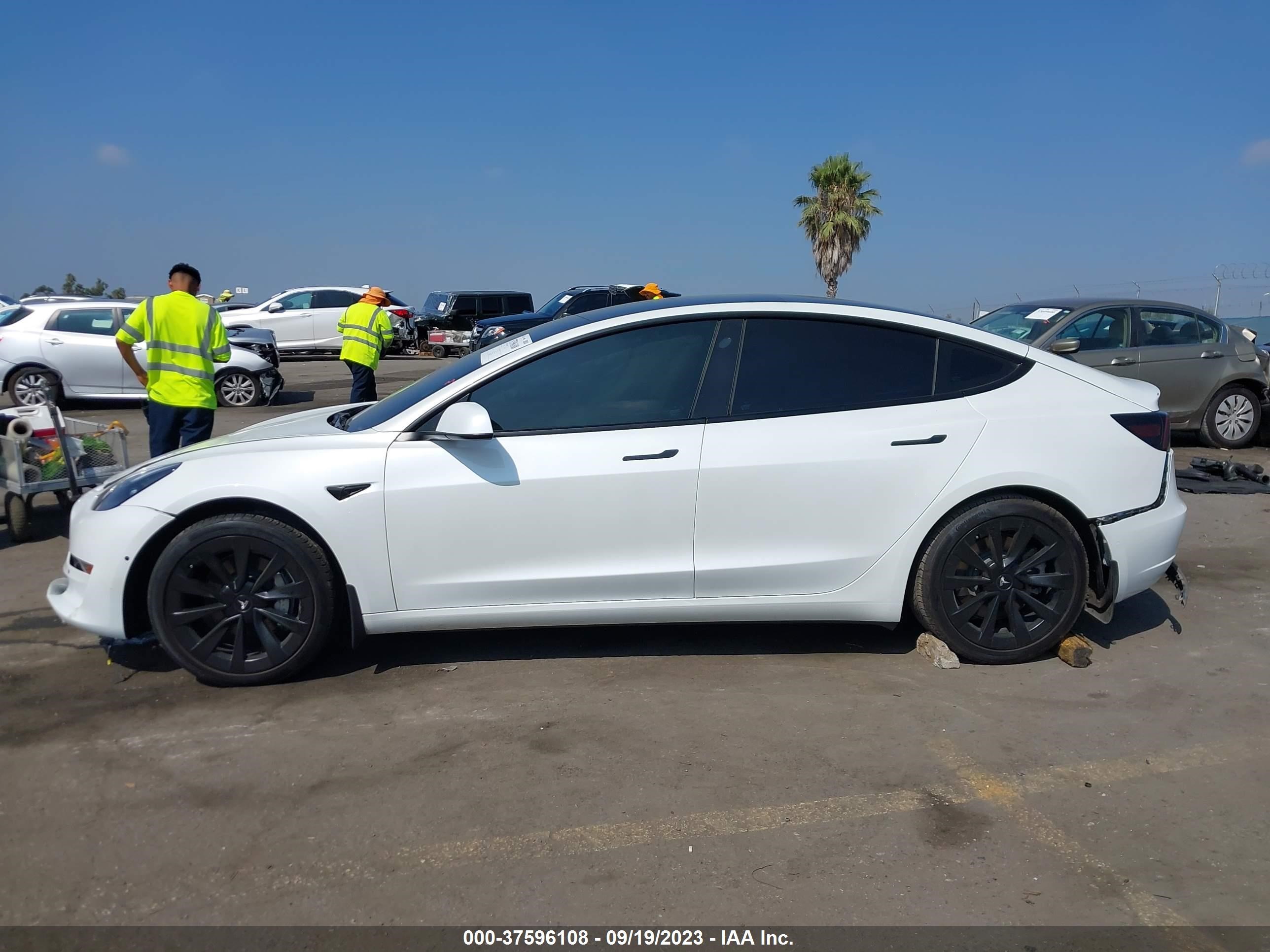 Photo 11 VIN: 5YJ3E1EB3NF266846 - TESLA MODEL 3 