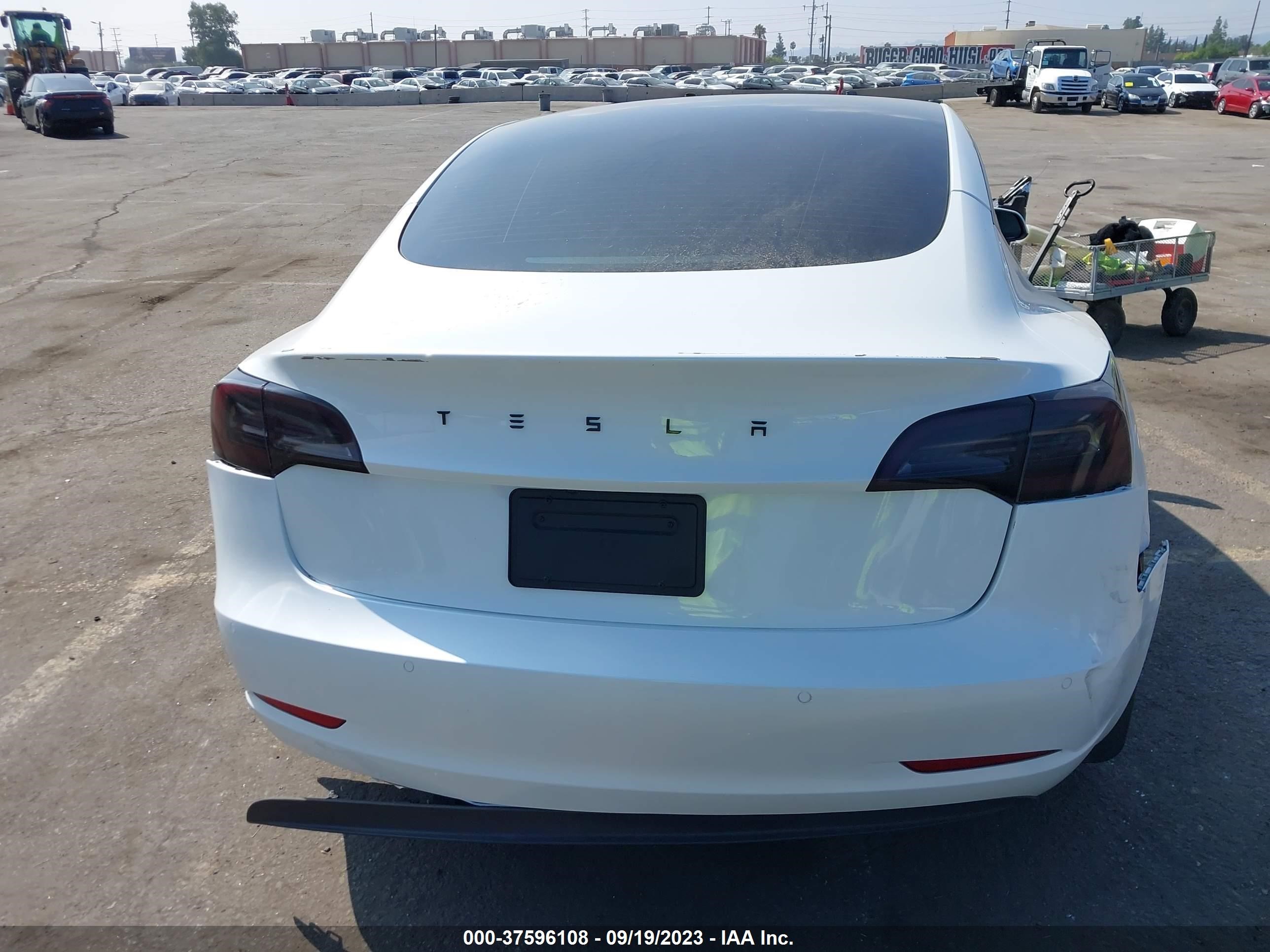 Photo 13 VIN: 5YJ3E1EB3NF266846 - TESLA MODEL 3 