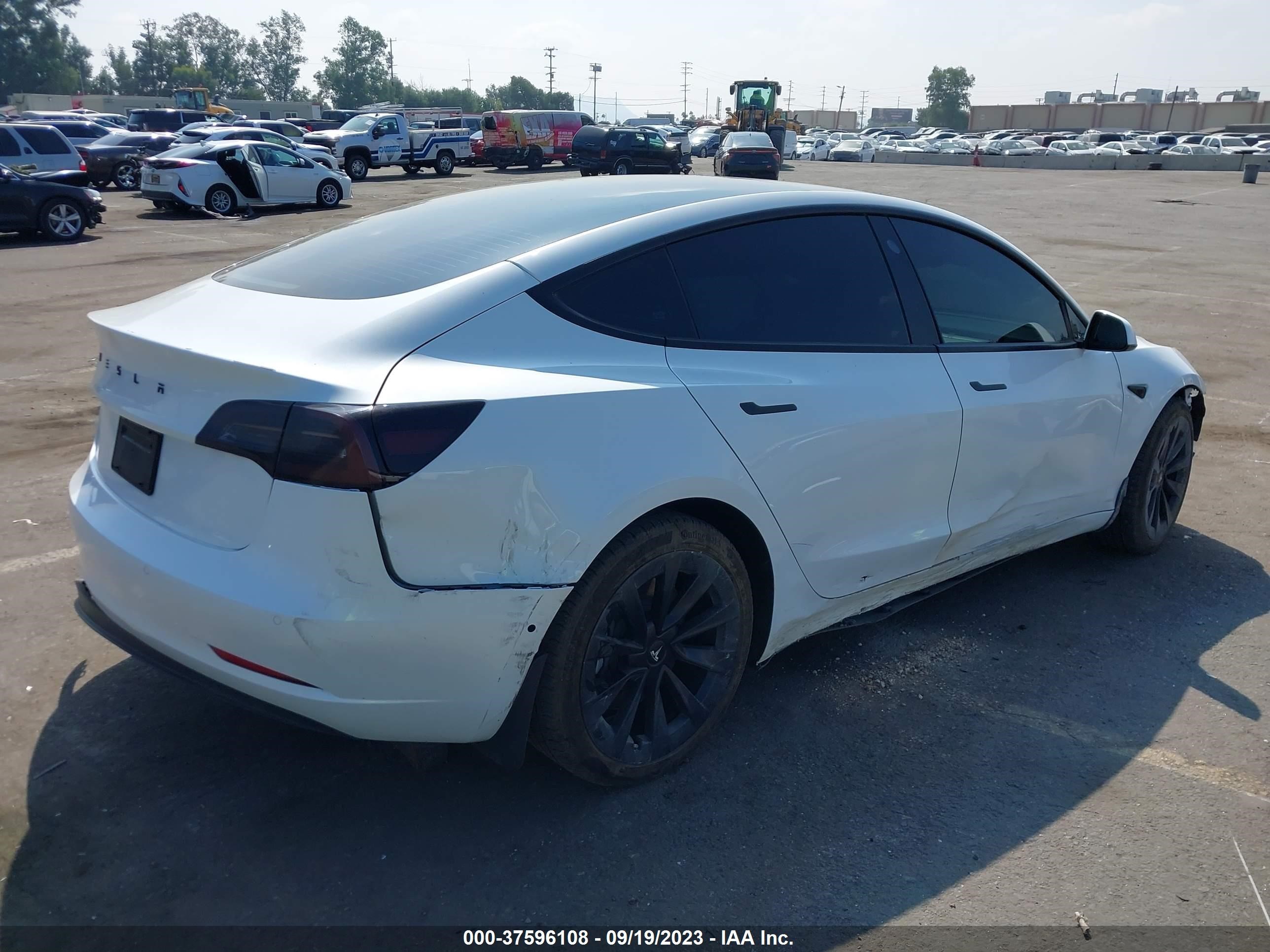 Photo 3 VIN: 5YJ3E1EB3NF266846 - TESLA MODEL 3 