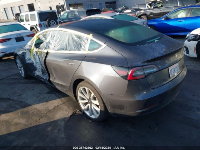 Photo 2 VIN: 5YJ3E1EB4JF069016 - TESLA MODEL 3 