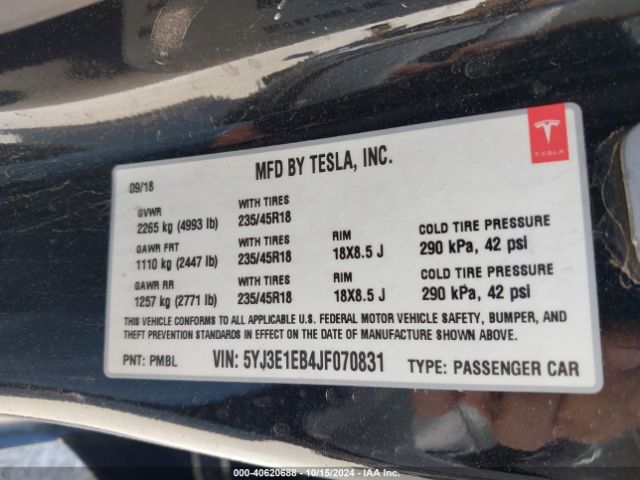 Photo 8 VIN: 5YJ3E1EB4JF070831 - TESLA MODEL 3 