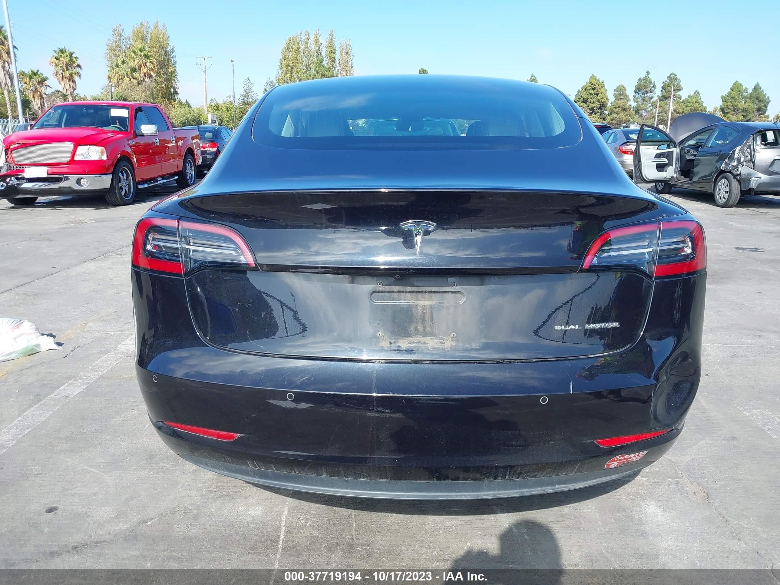 Photo 13 VIN: 5YJ3E1EB4JF071431 - TESLA MODEL 3 