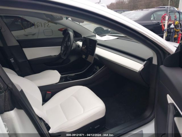 Photo 4 VIN: 5YJ3E1EB4JF096832 - TESLA MODEL 3 