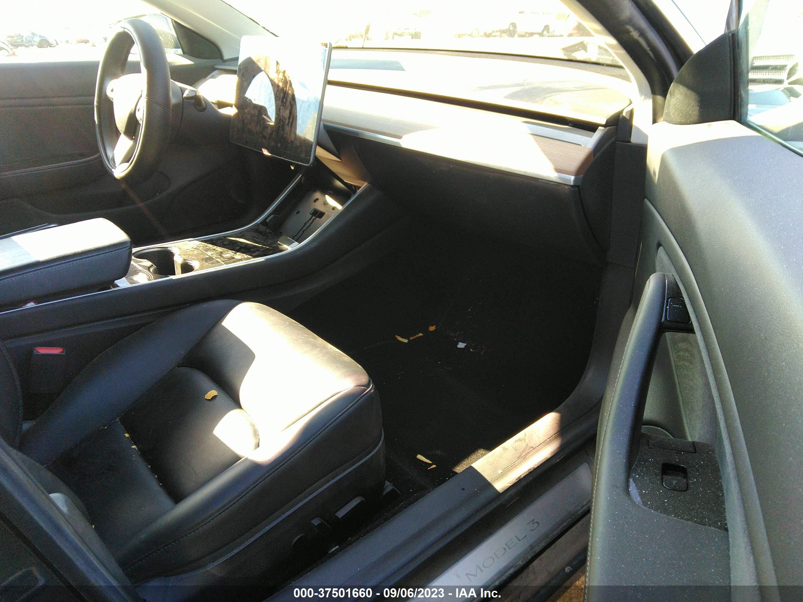 Photo 4 VIN: 5YJ3E1EB4KF517627 - TESLA MODEL 3 