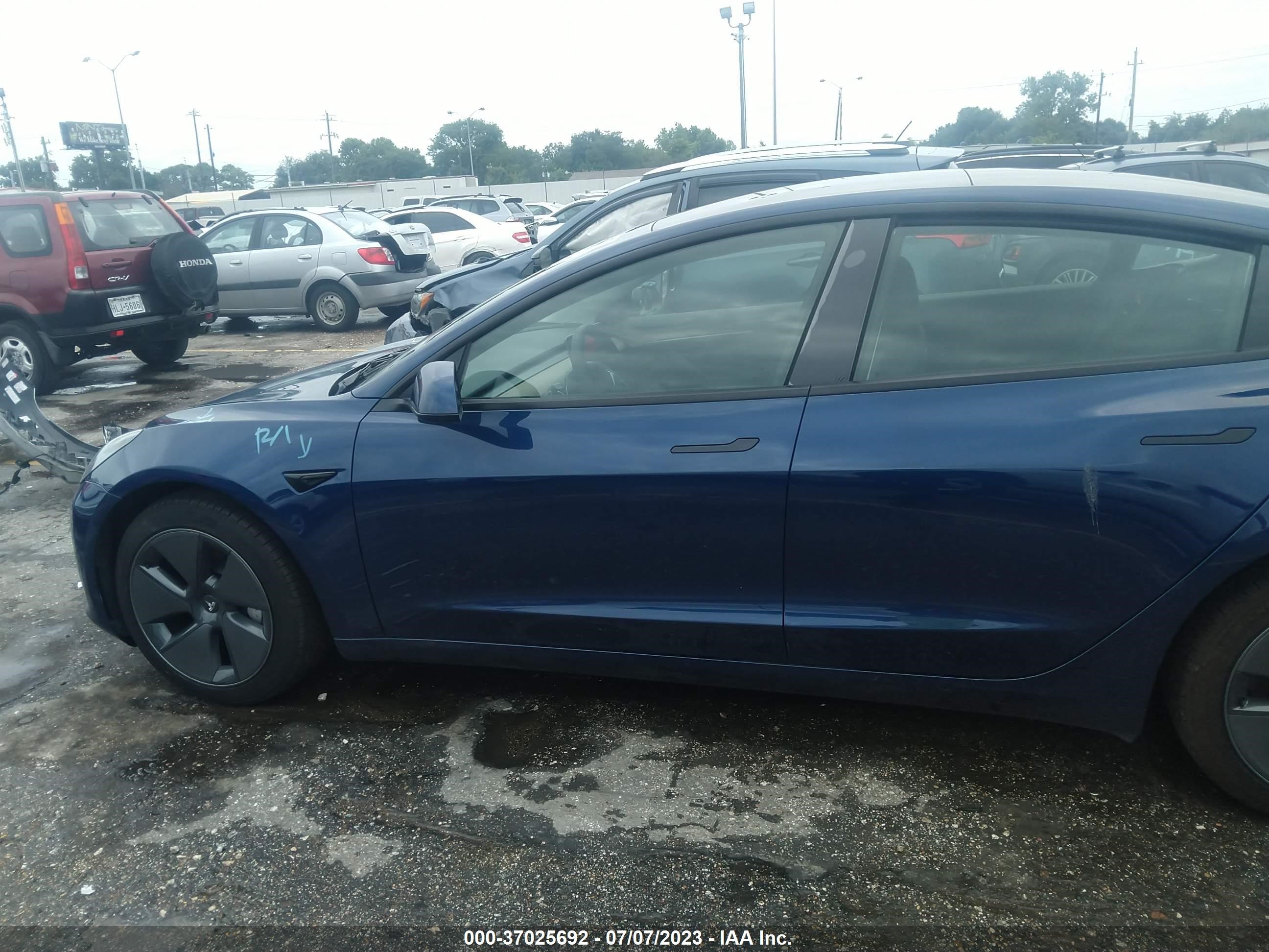 Photo 11 VIN: 5YJ3E1EB4PF391387 - TESLA MODEL 3 