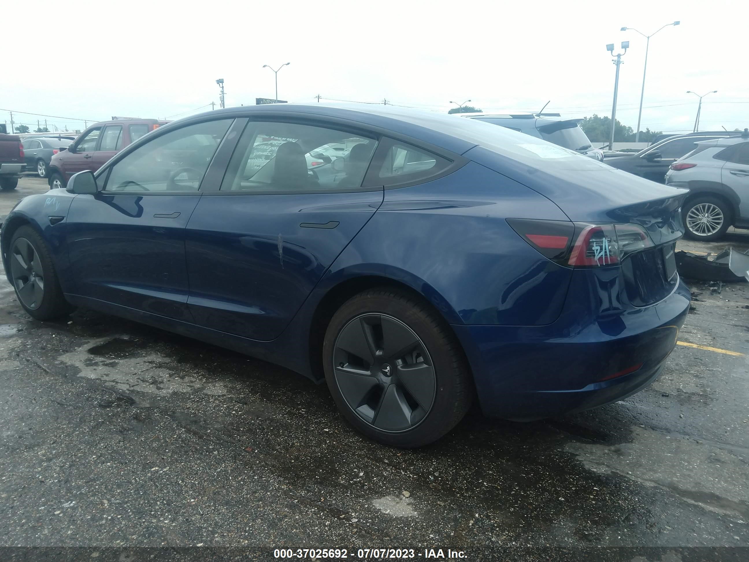 Photo 2 VIN: 5YJ3E1EB4PF391387 - TESLA MODEL 3 