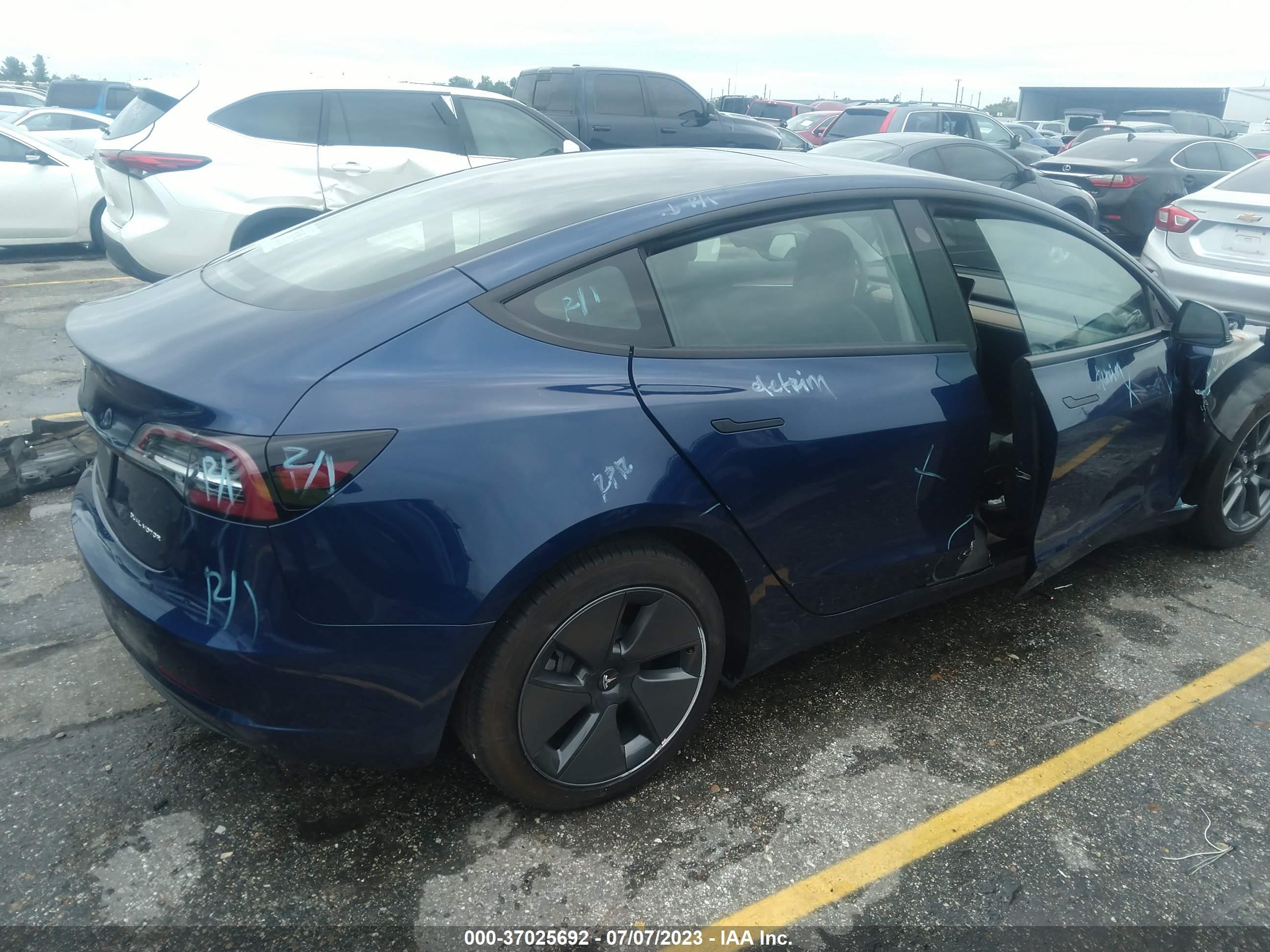 Photo 3 VIN: 5YJ3E1EB4PF391387 - TESLA MODEL 3 