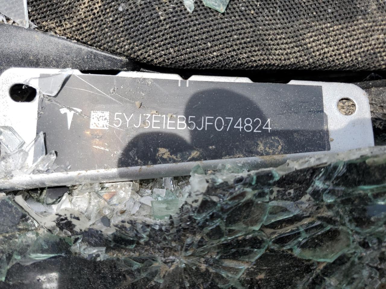 Photo 11 VIN: 5YJ3E1EB5JF074824 - TESLA MODEL 3 