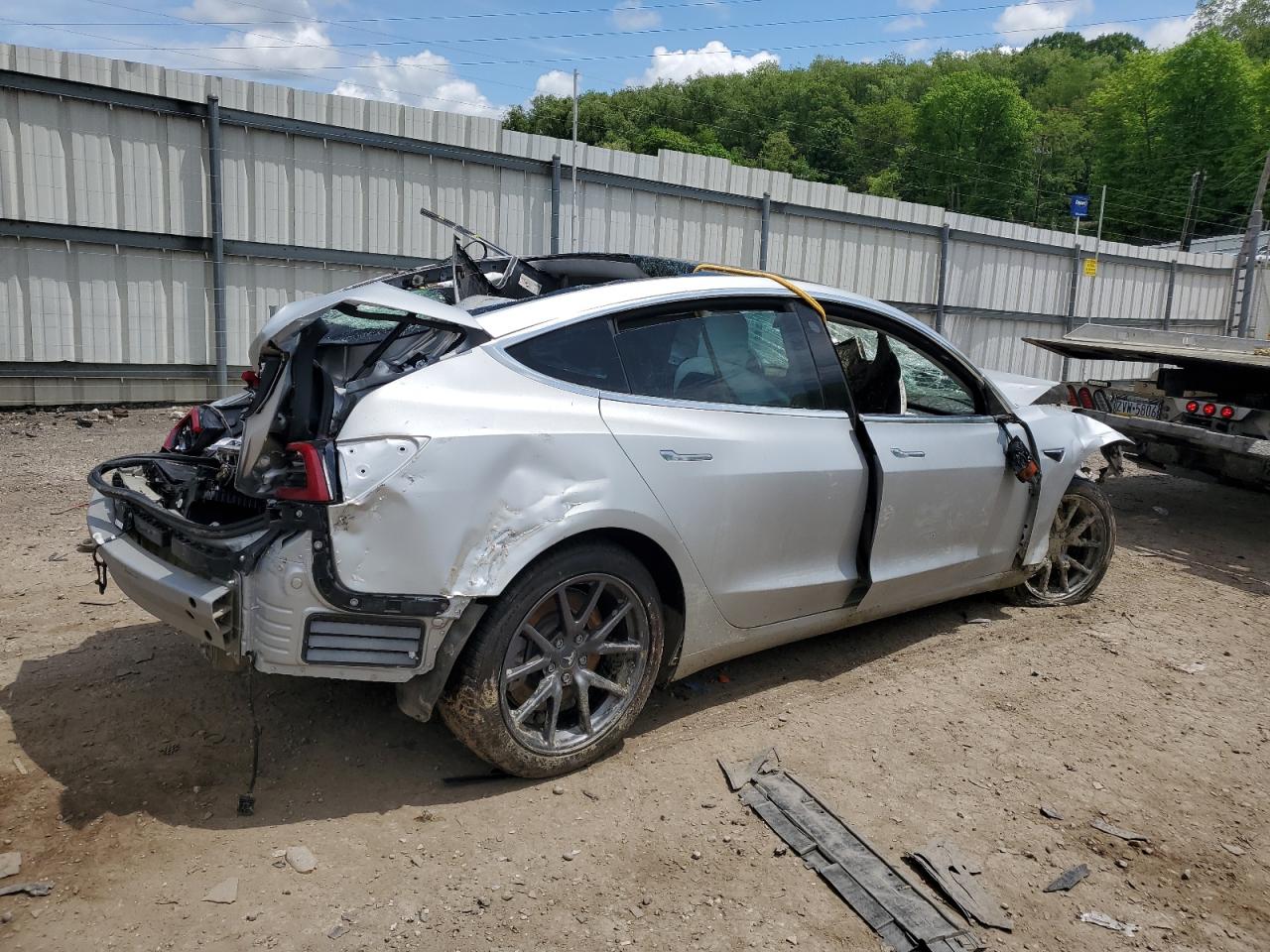 Photo 2 VIN: 5YJ3E1EB5JF074824 - TESLA MODEL 3 