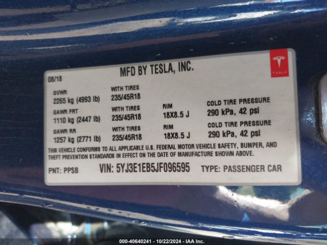 Photo 8 VIN: 5YJ3E1EB5JF096595 - TESLA MODEL 3 