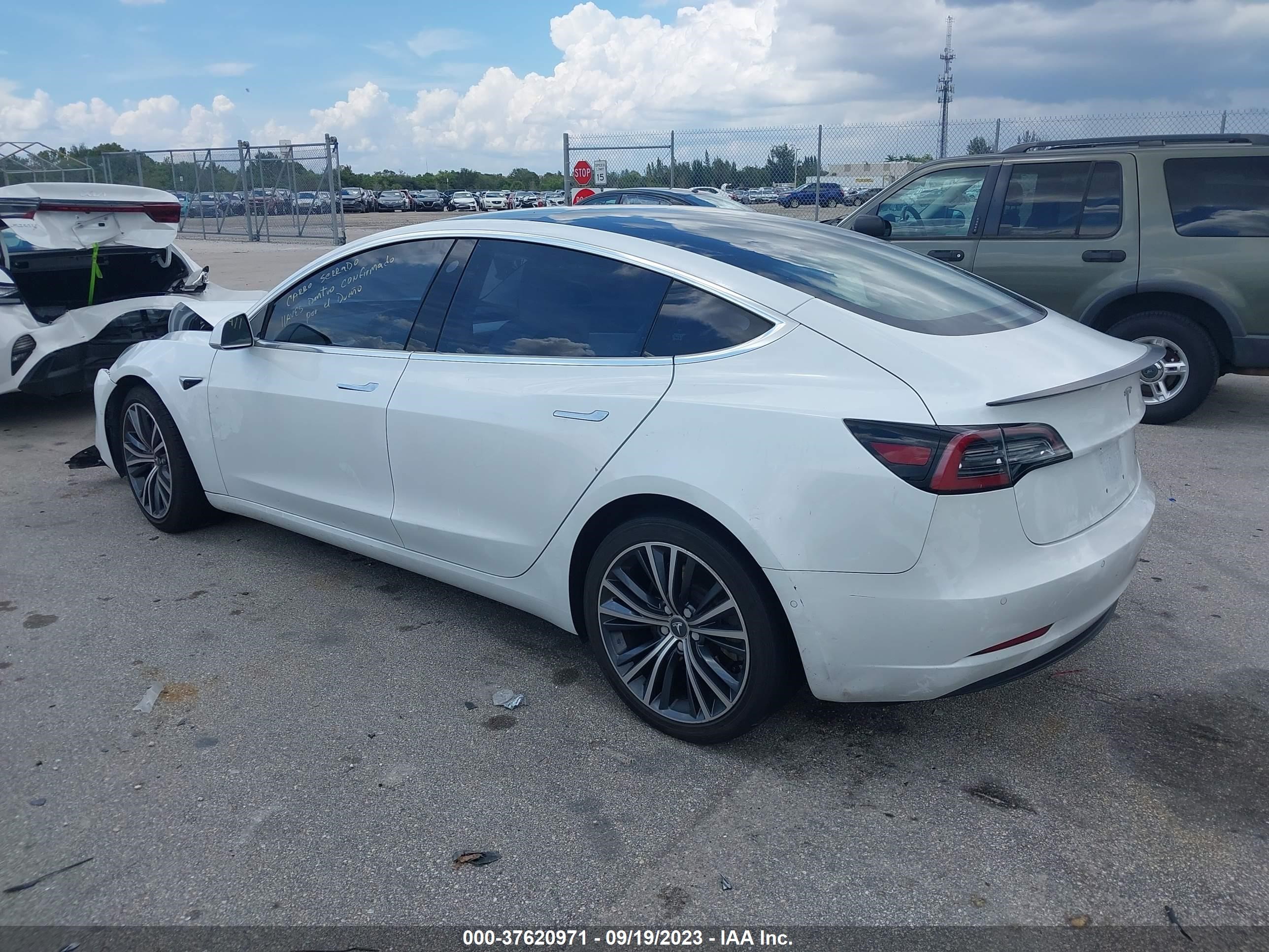 Photo 2 VIN: 5YJ3E1EB5JF096757 - TESLA MODEL 3 