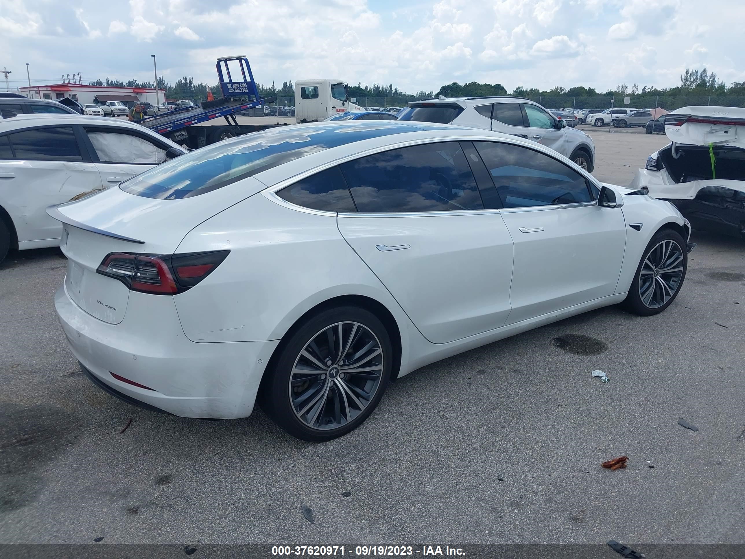 Photo 3 VIN: 5YJ3E1EB5JF096757 - TESLA MODEL 3 