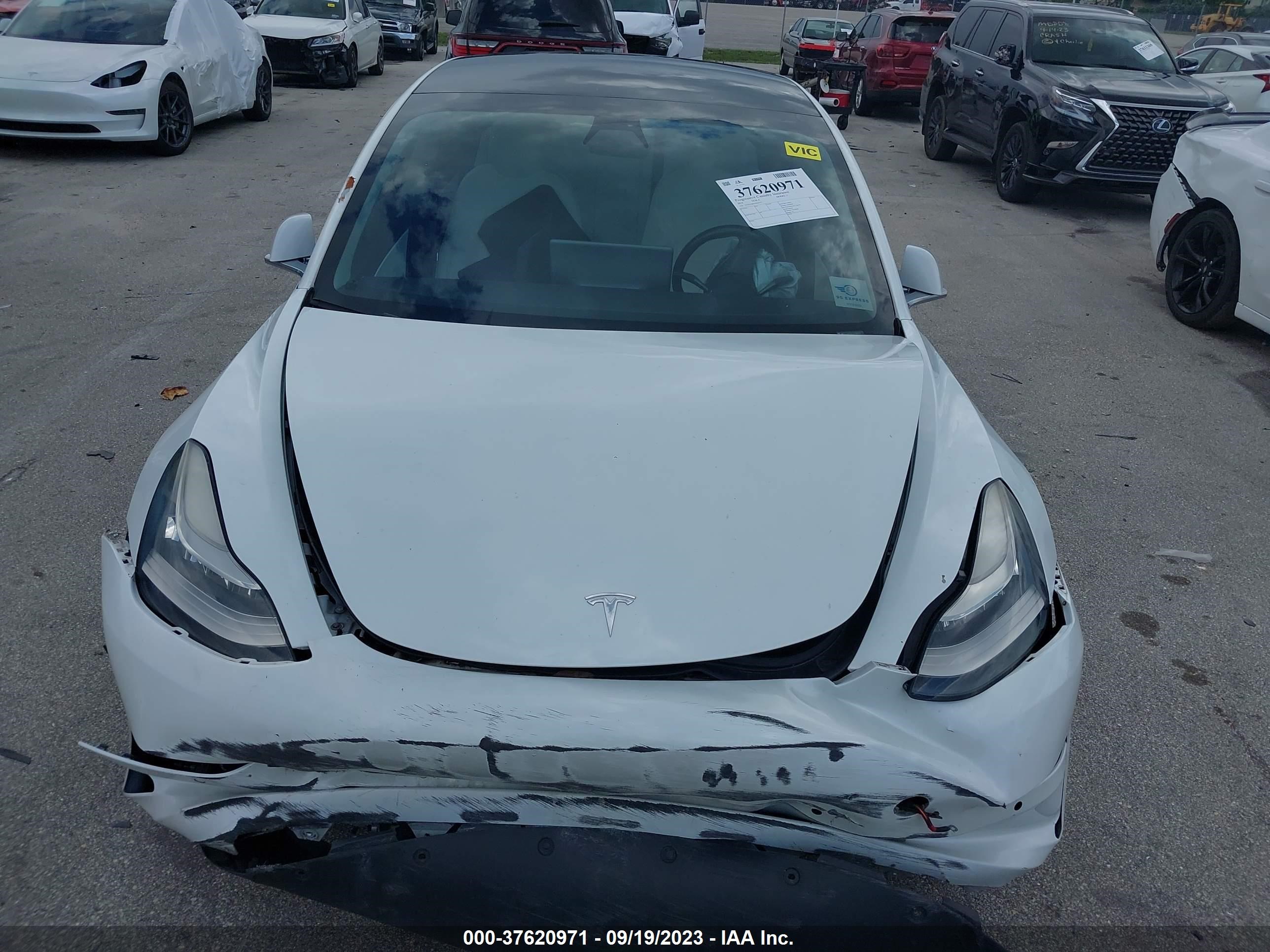 Photo 5 VIN: 5YJ3E1EB5JF096757 - TESLA MODEL 3 