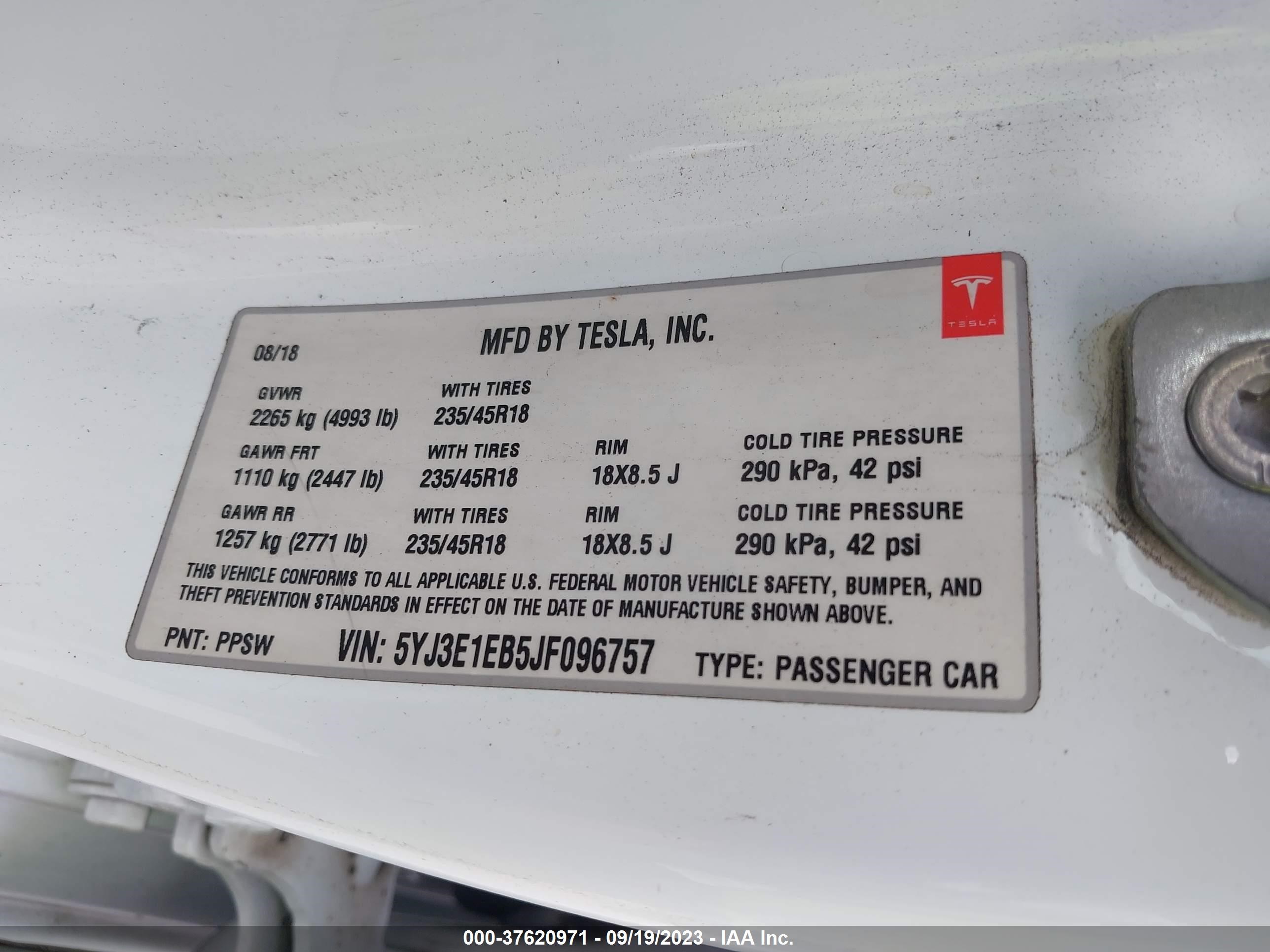 Photo 8 VIN: 5YJ3E1EB5JF096757 - TESLA MODEL 3 