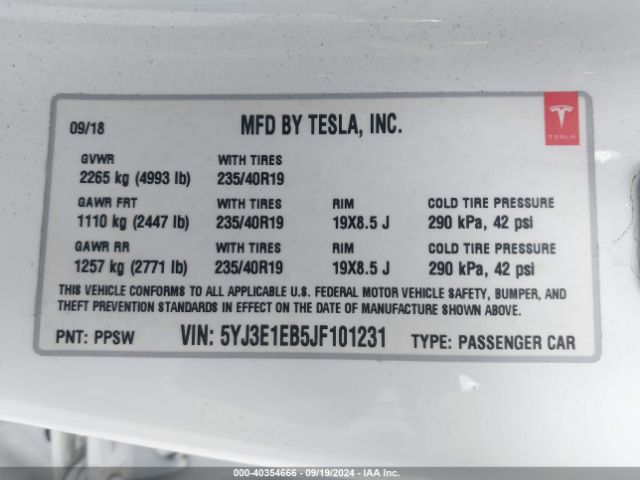 Photo 8 VIN: 5YJ3E1EB5JF101231 - TESLA MODEL 3 