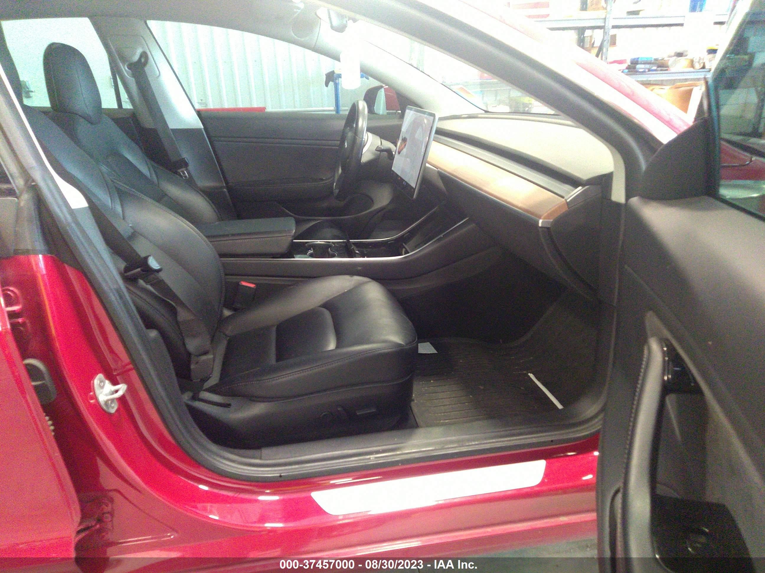 Photo 4 VIN: 5YJ3E1EB5JF129871 - TESLA MODEL 3 