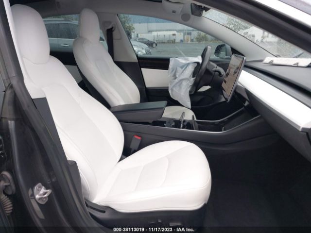 Photo 4 VIN: 5YJ3E1EB5JF188144 - TESLA MODEL 3 