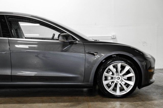 Photo 9 VIN: 5YJ3E1EB5KF437575 - TESLA MODEL 3 