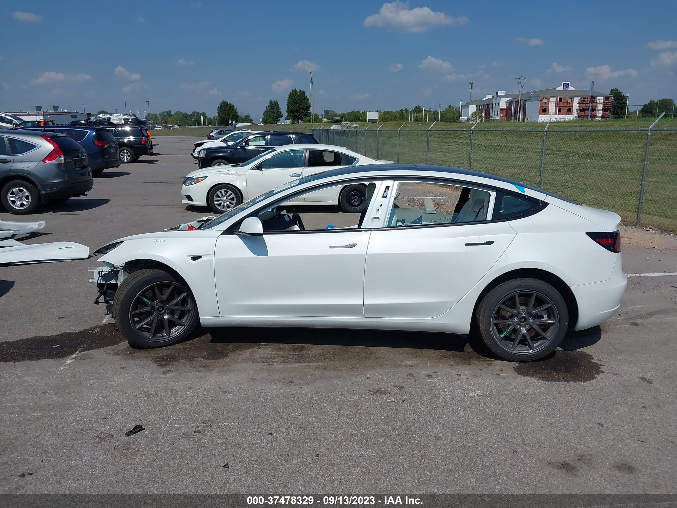 Photo 13 VIN: 5YJ3E1EB5NF119606 - TESLA MODEL 3 