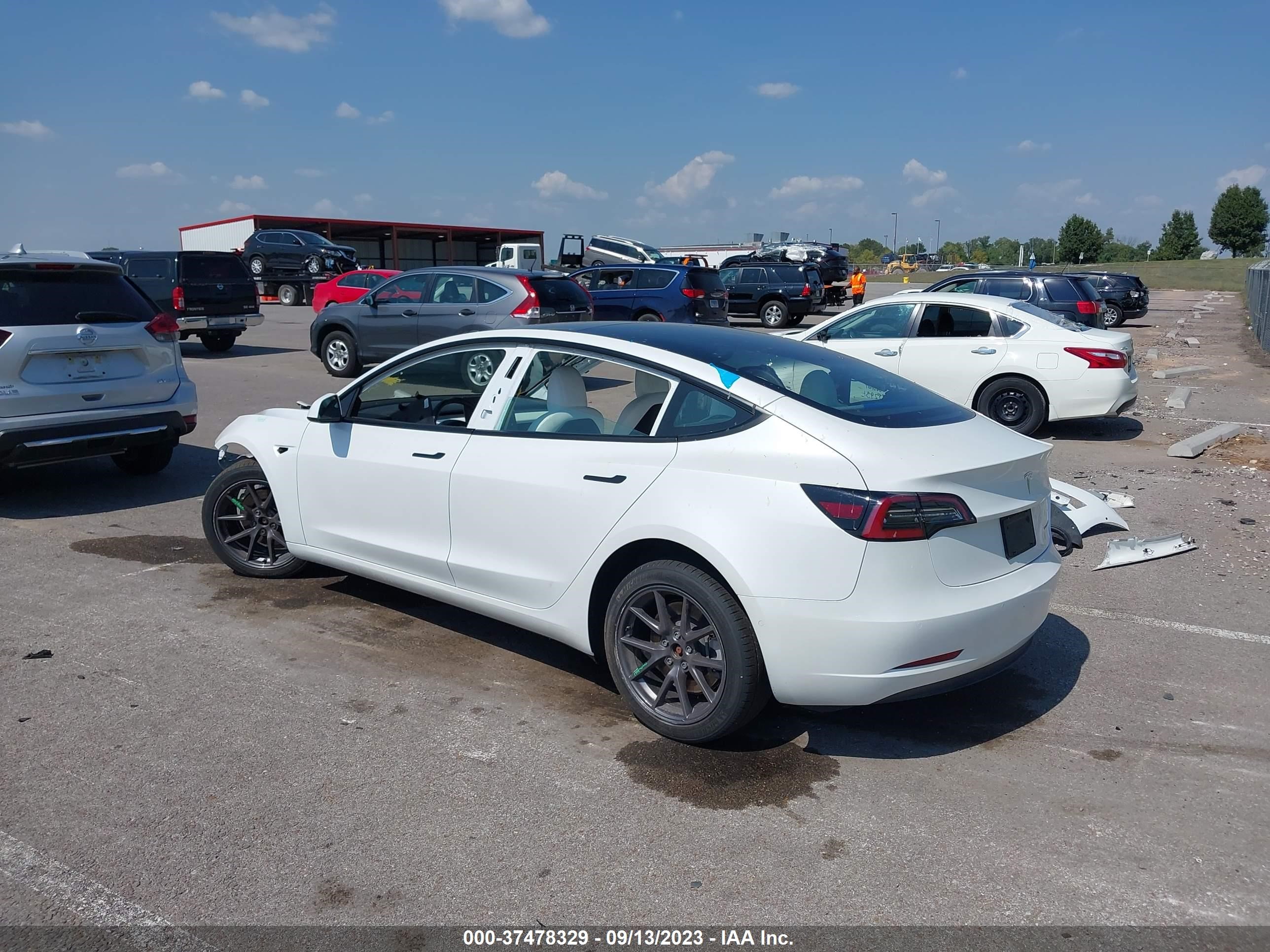 Photo 2 VIN: 5YJ3E1EB5NF119606 - TESLA MODEL 3 