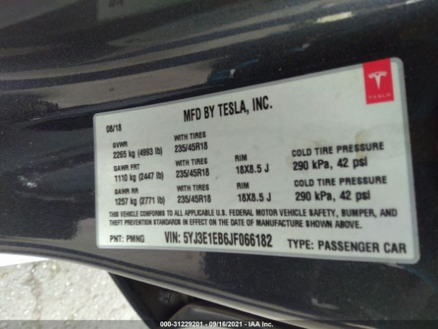 Photo 8 VIN: 5YJ3E1EB6JF066182 - TESLA MODEL 3 