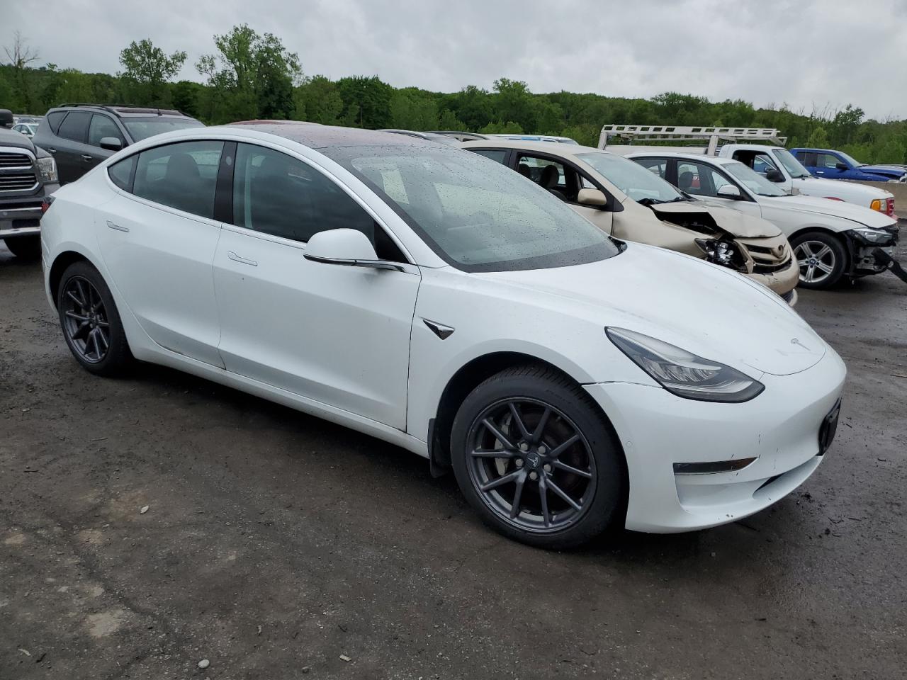 Photo 3 VIN: 5YJ3E1EB6JF066845 - TESLA MODEL 3 