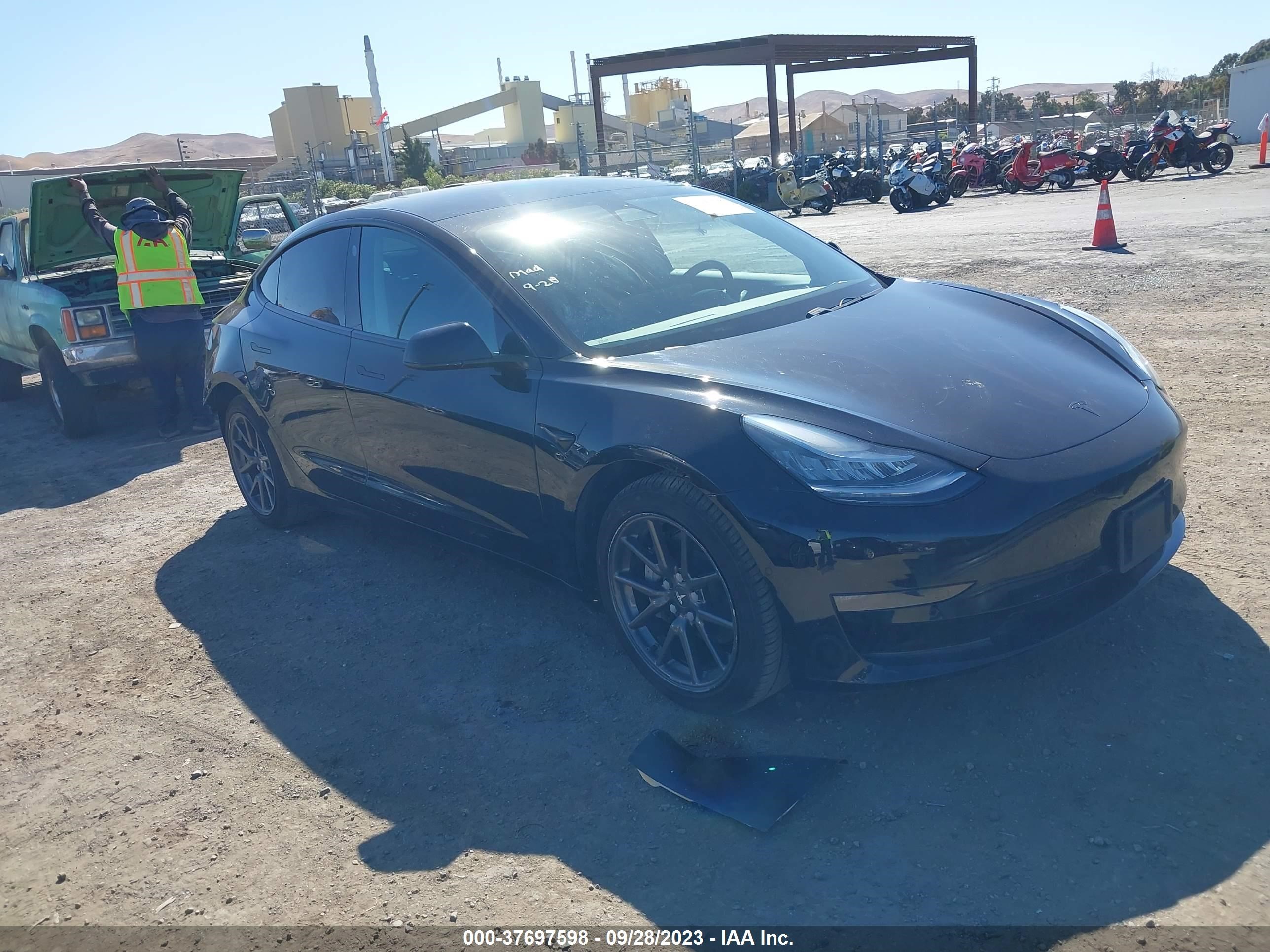 Photo 0 VIN: 5YJ3E1EB6KF384384 - TESLA MODEL 3 