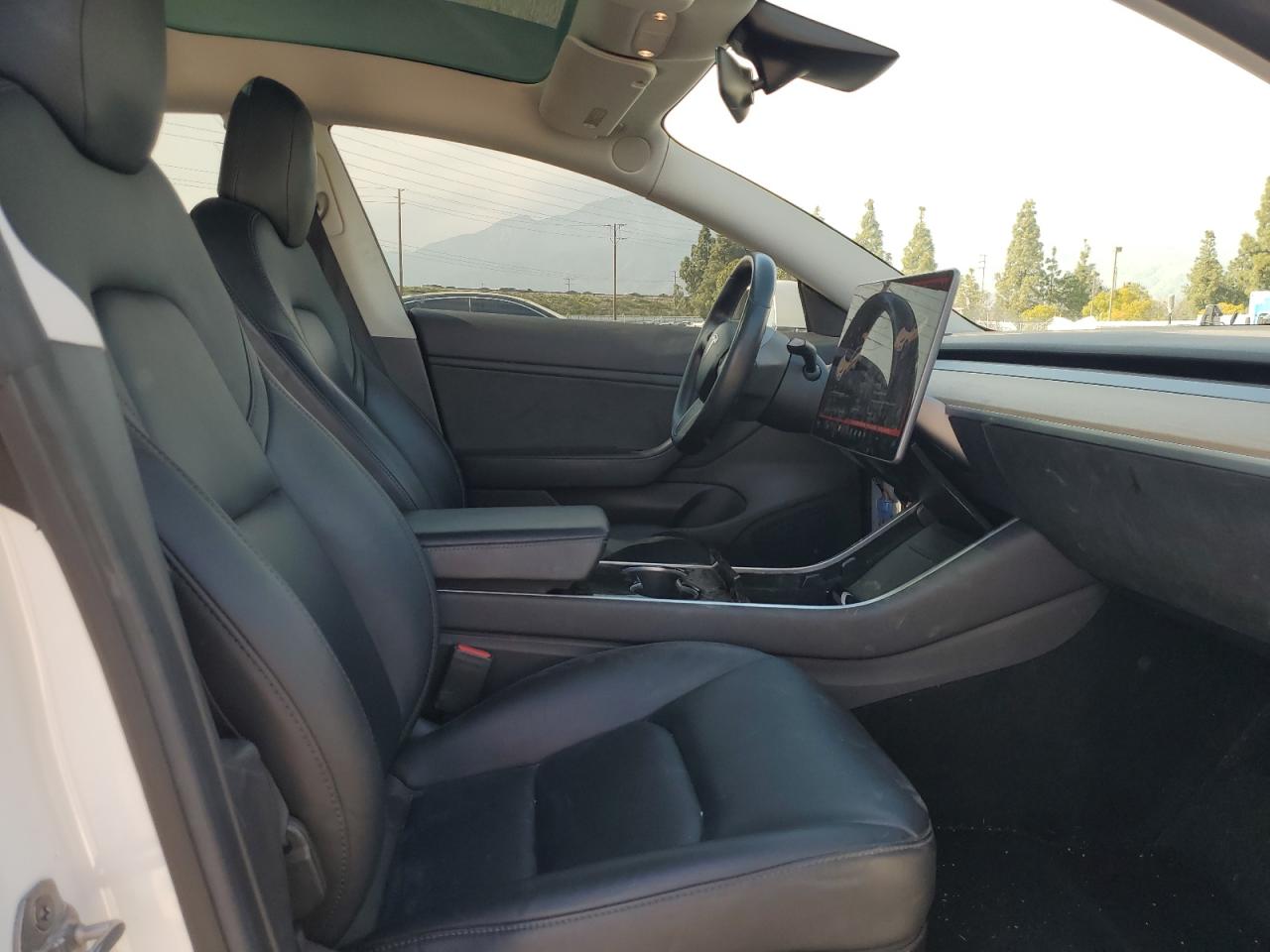 Photo 6 VIN: 5YJ3E1EB6KF413656 - TESLA MODEL 3 