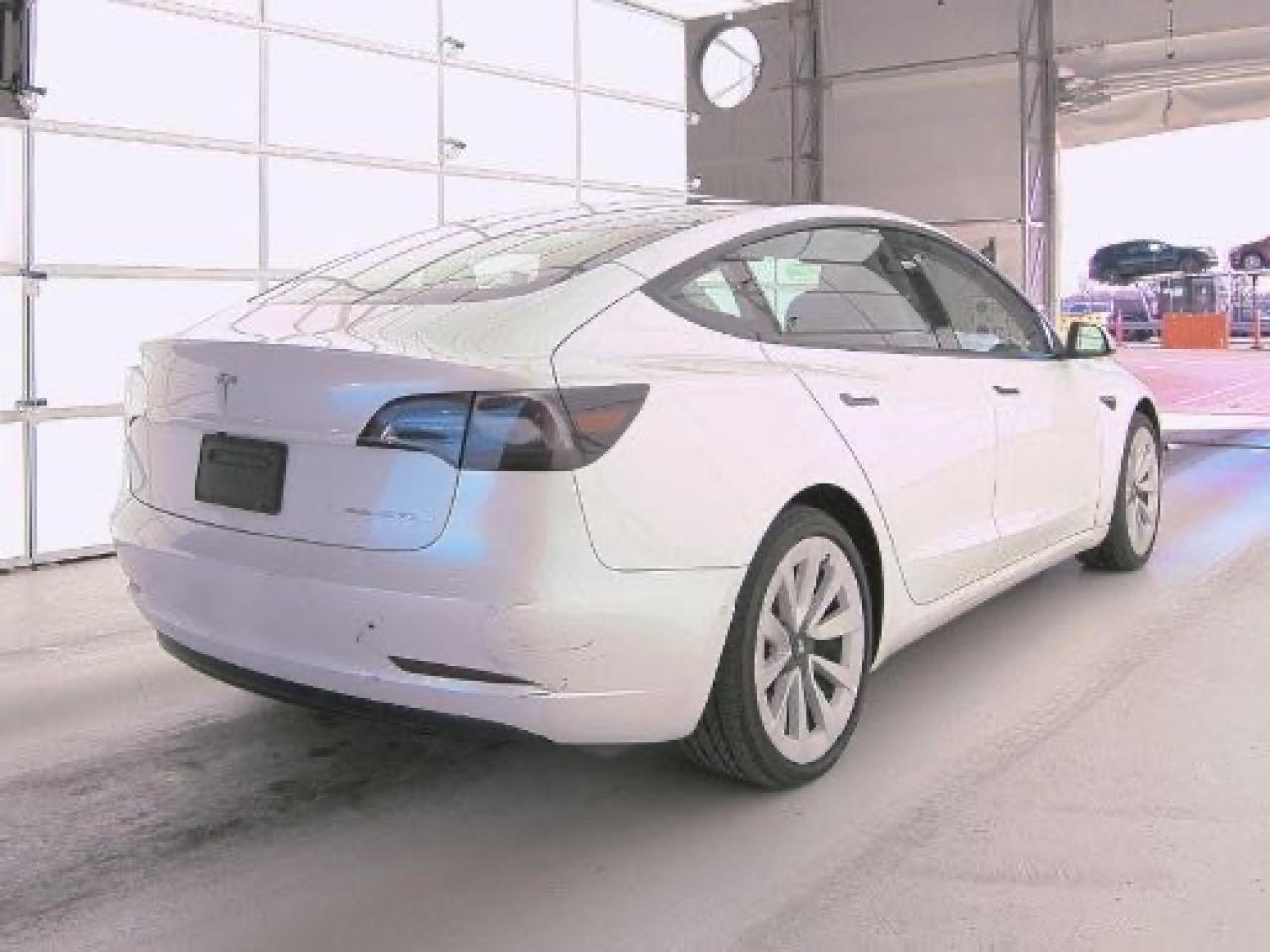 Photo 3 VIN: 5YJ3E1EB6NF186070 - TESLA MODEL 3 