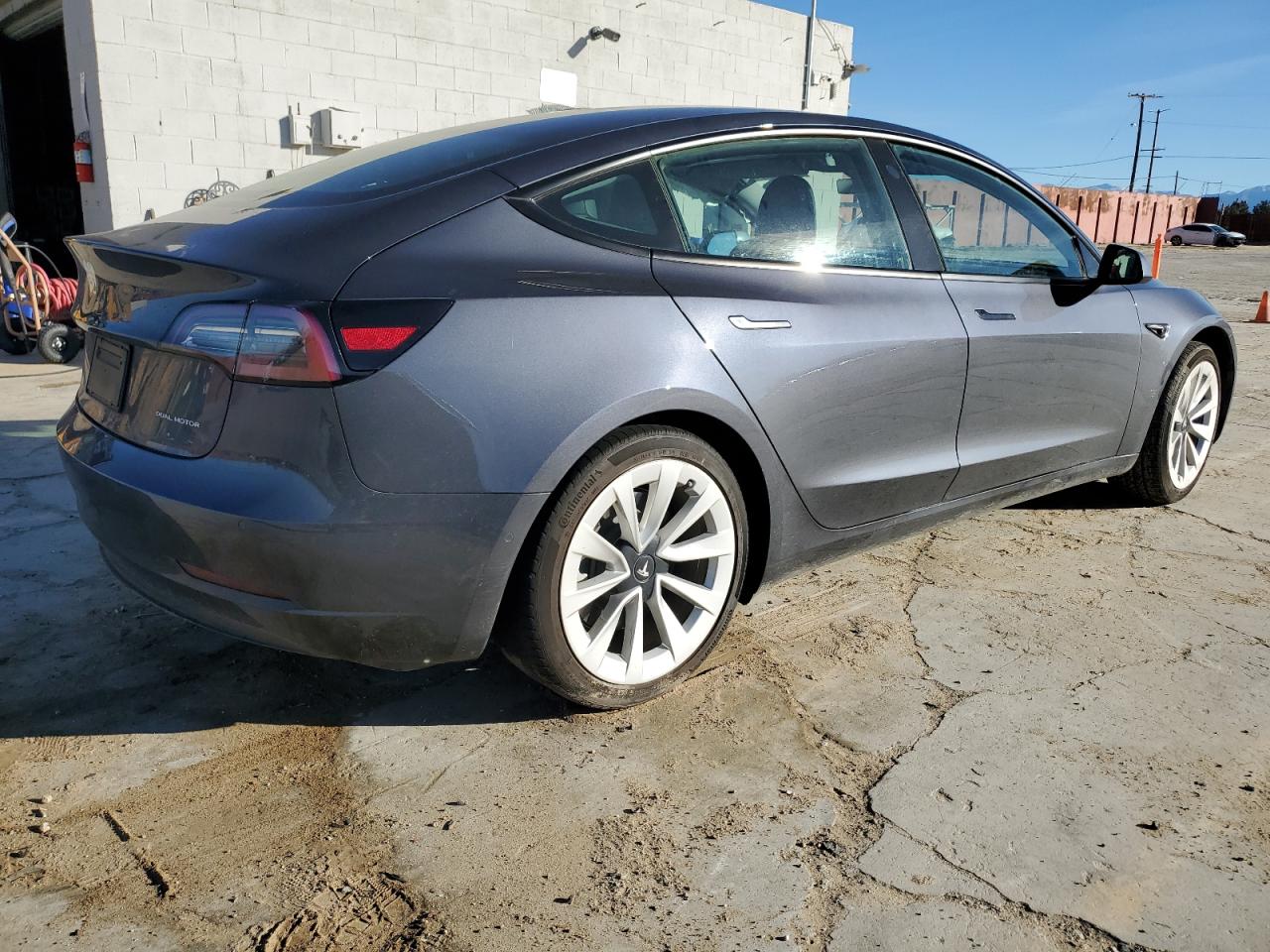 Photo 2 VIN: 5YJ3E1EB6NF256456 - TESLA MODEL 3 