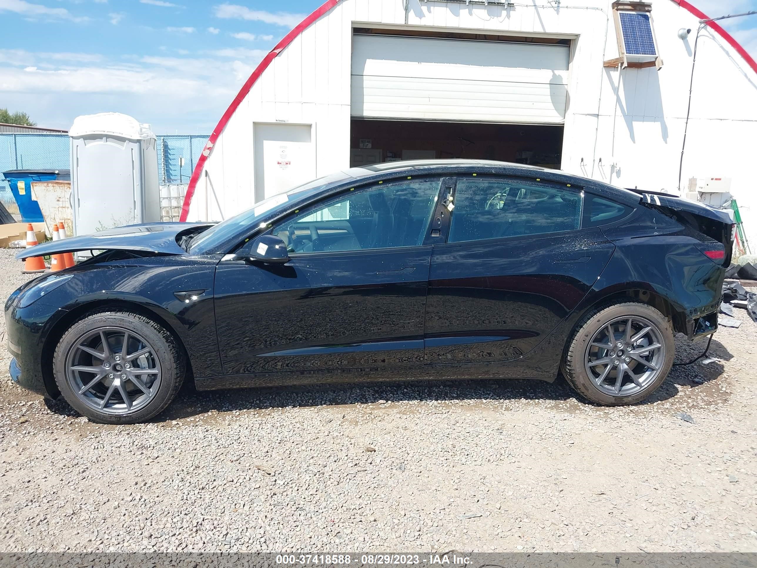 Photo 13 VIN: 5YJ3E1EB6PF592109 - TESLA MODEL 3 