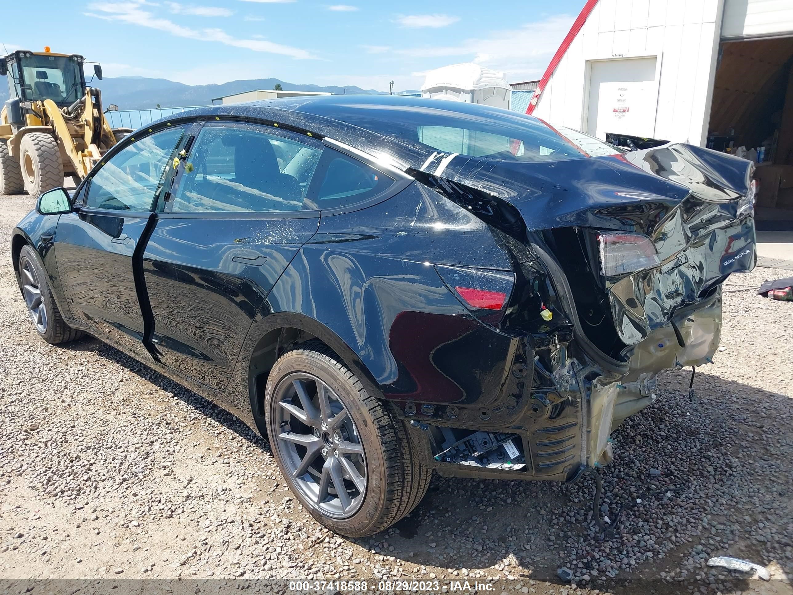 Photo 2 VIN: 5YJ3E1EB6PF592109 - TESLA MODEL 3 