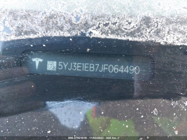 Photo 8 VIN: 5YJ3E1EB7JF064490 - TESLA MODEL 3 