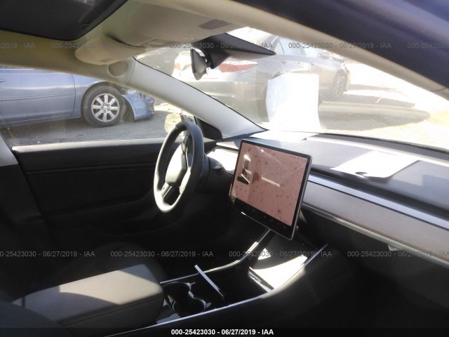 Photo 4 VIN: 5YJ3E1EB7JF064506 - TESLA MODEL 3 